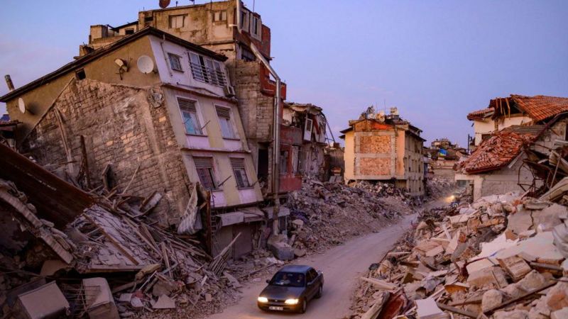 Dünya Saati etkinliğinde ışıklar depremlerde hayatını kaybedenler için kapatılacak