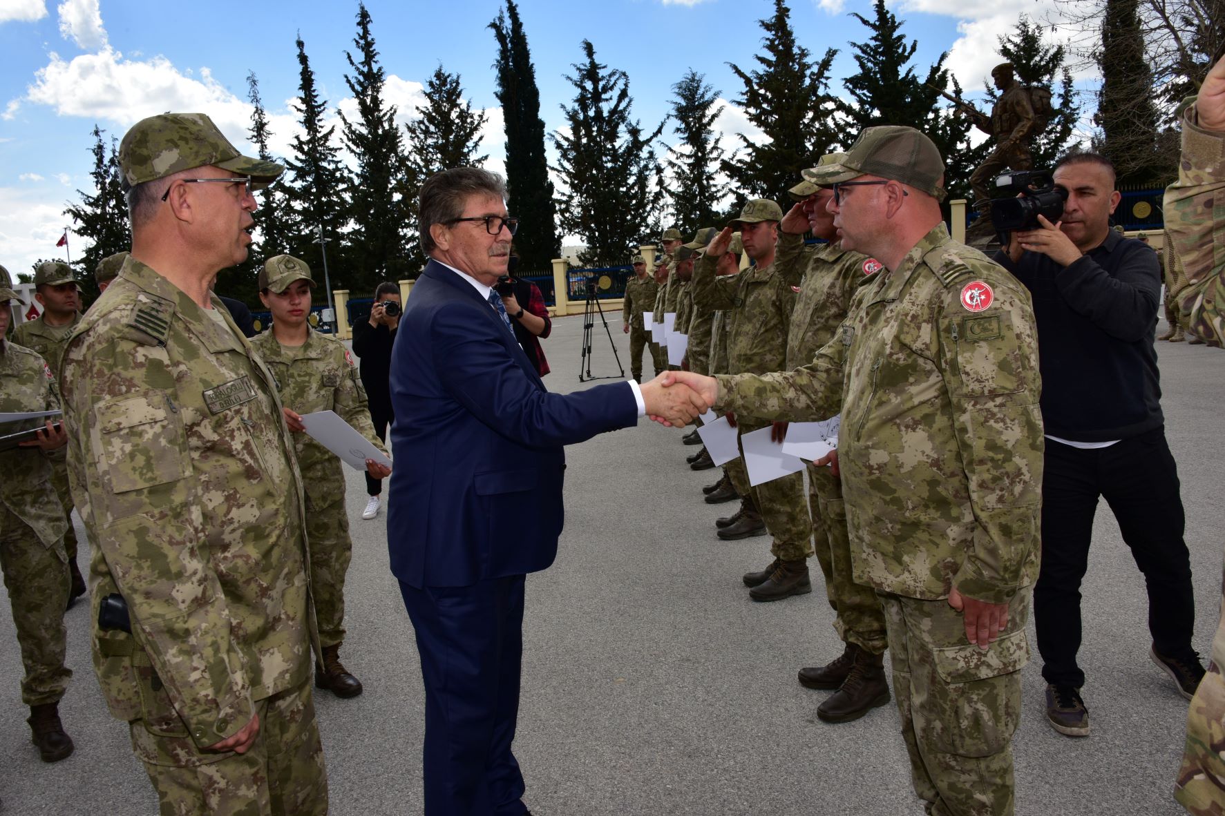 Deprem bölgesinde görev alan personele takdir belgeleri verildi