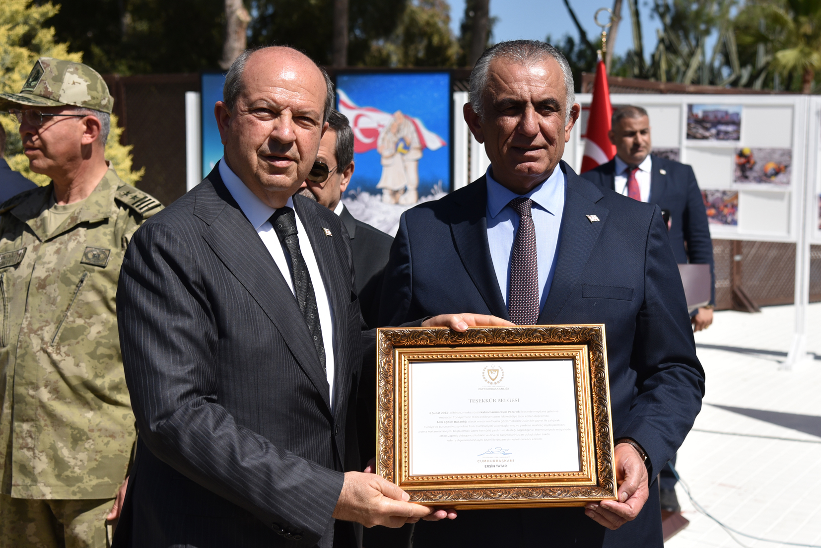 Deprem çalışmalarına katkı sağlayan kamu çalışanlarına teşekkür ve takdir belgesi takdim edildi