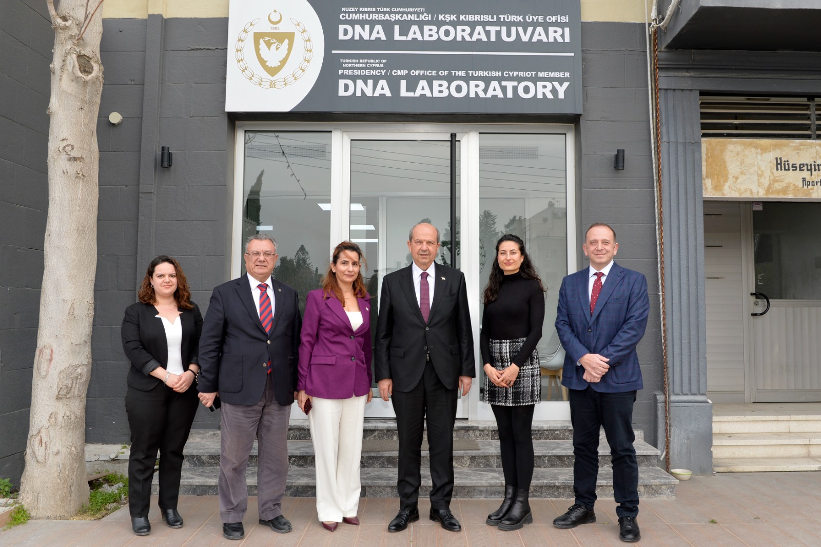Cumhurbaşkanı Tatar, Kayıp Şahıslar Komitesi DNA Laboratuvarı’nı ziyaret etti