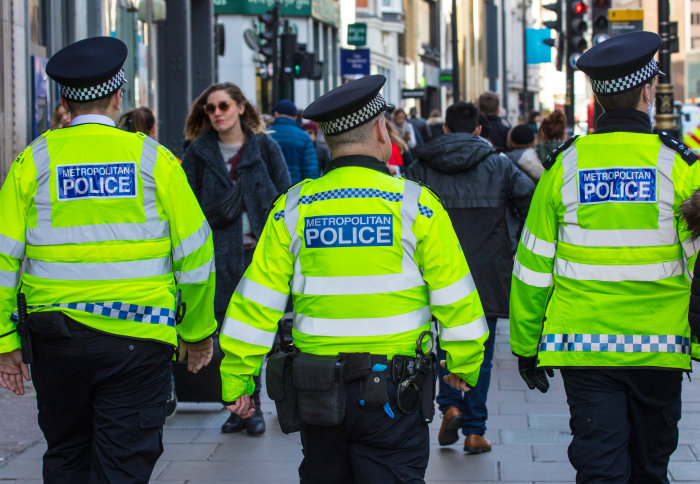 Londra polis teşkilatı, kurumsal olarak “ırkçı ve kadın düşmanı”