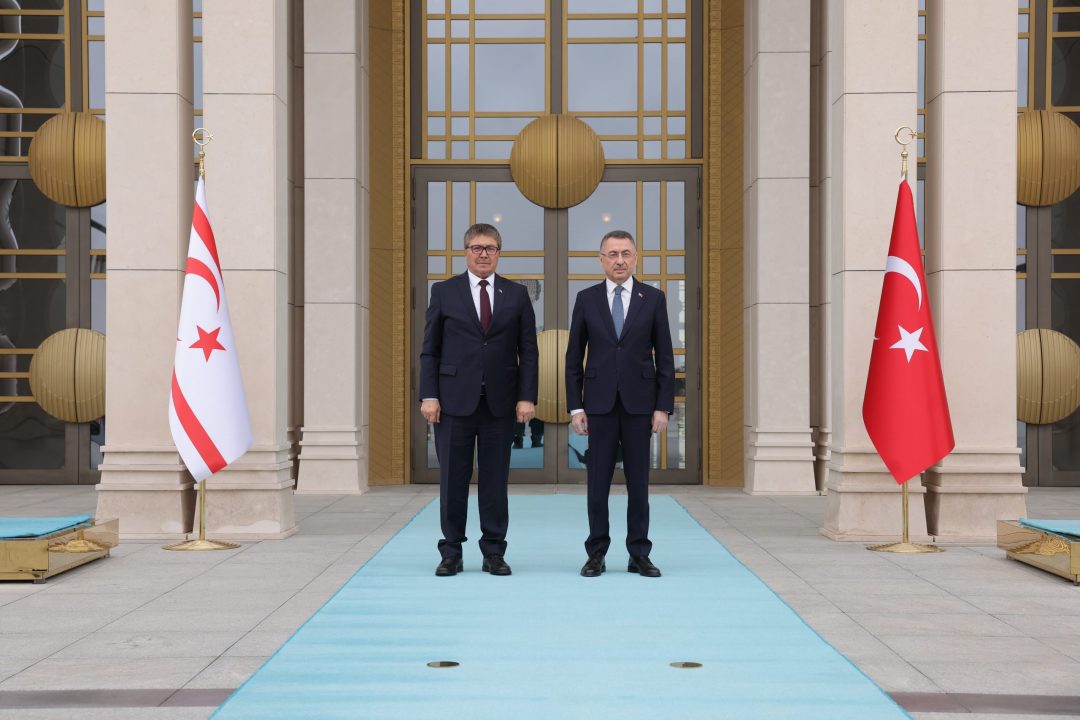 Üstel, Oktay ile bir araya geldi