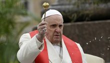 Papa Franciscus, kadınlara oy kullanma hakkı tanıdı