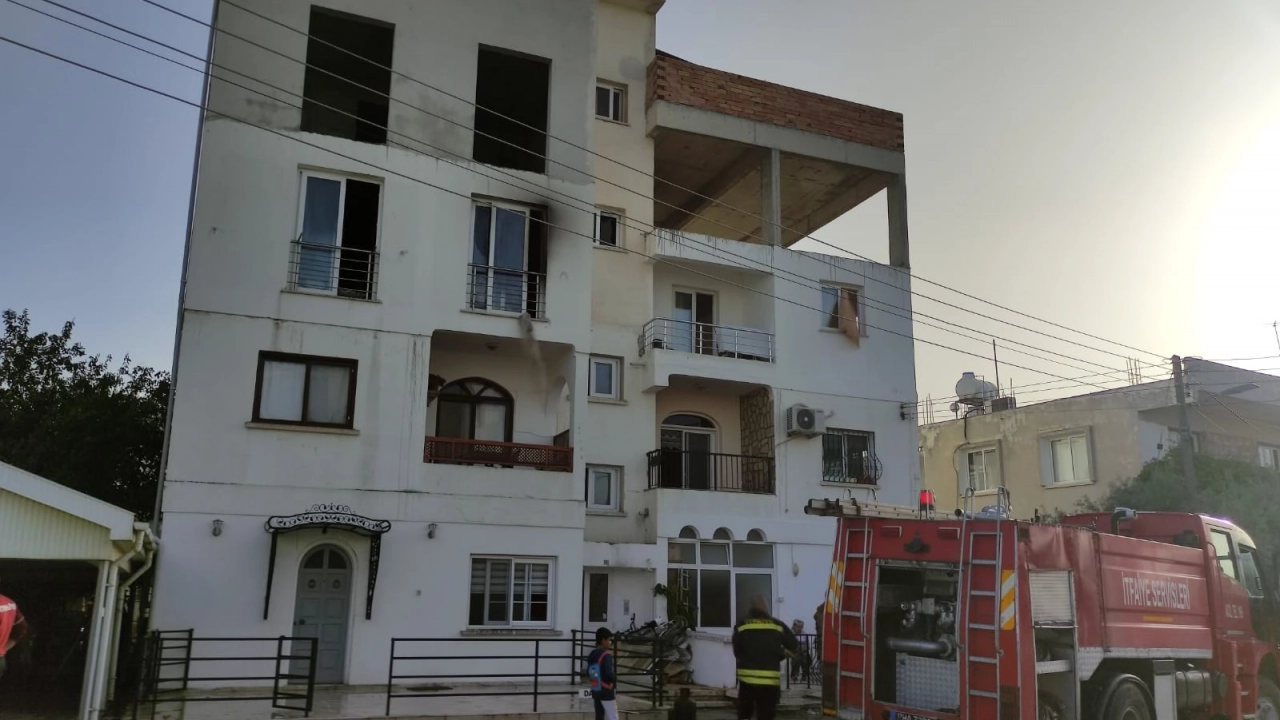 Gönyeli’de ev yangını: Elektrik ani geldi, kısa devre sonucu yangın çıktı