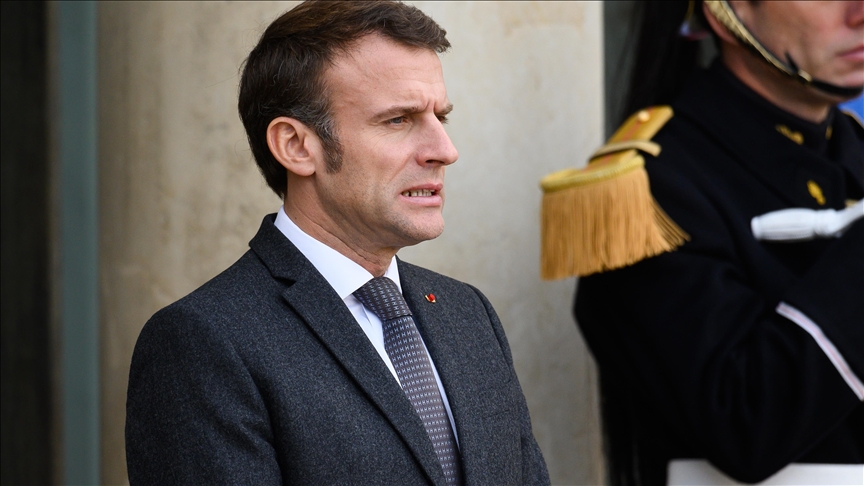 Fransa Cumhurbaşkanı Macron, emeklilik reformu sonrası ilk gezisinde yuhalandı