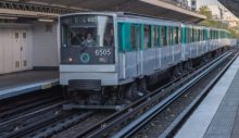 Ceketi metronun kapısına sıkışan kadın hayatını kaybetti