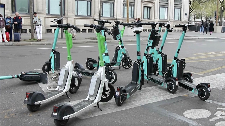 Ölümcül kazaların ardından, Paris’te elektrikli scooter’ların kiralanması yasaklandı