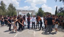 KTÖS ve KTOEÖS, AÖA önünde basın açıklaması yaptı, kurumun geliştirilmesini talep etti