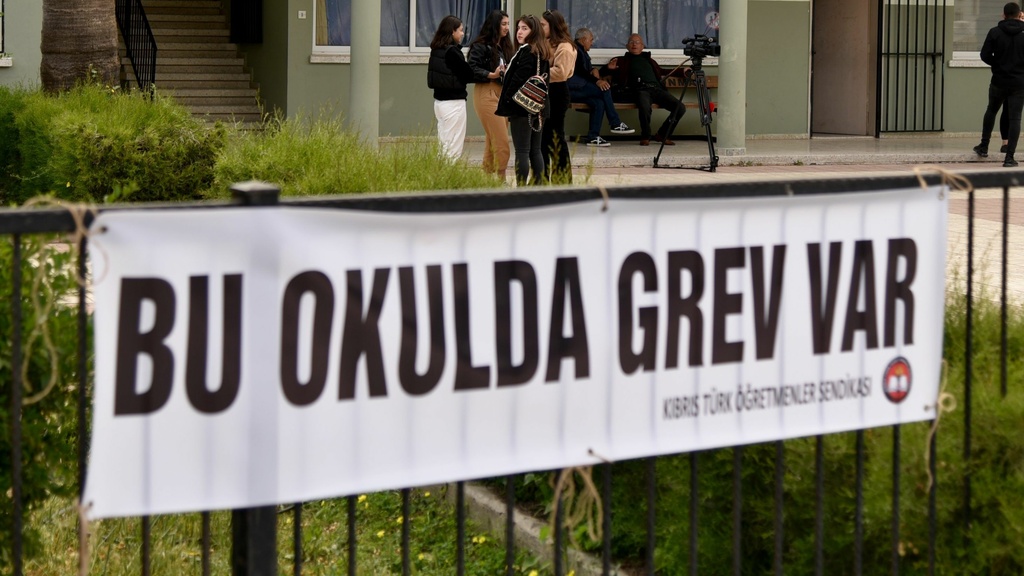 Öğretmen sendikalarının grevi sürüyor: Bugün tüm okullarda grev ve Meclis önünde eylem yapılacak