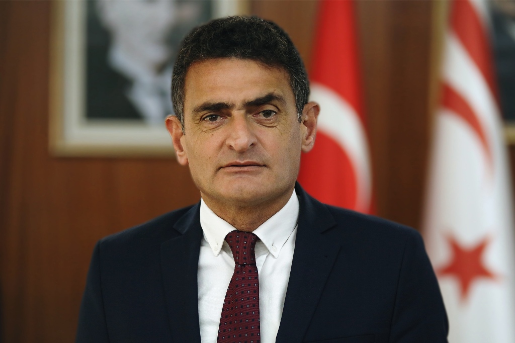 İçişleri Bakanı Dursun Oğuz adadan ayrıldı