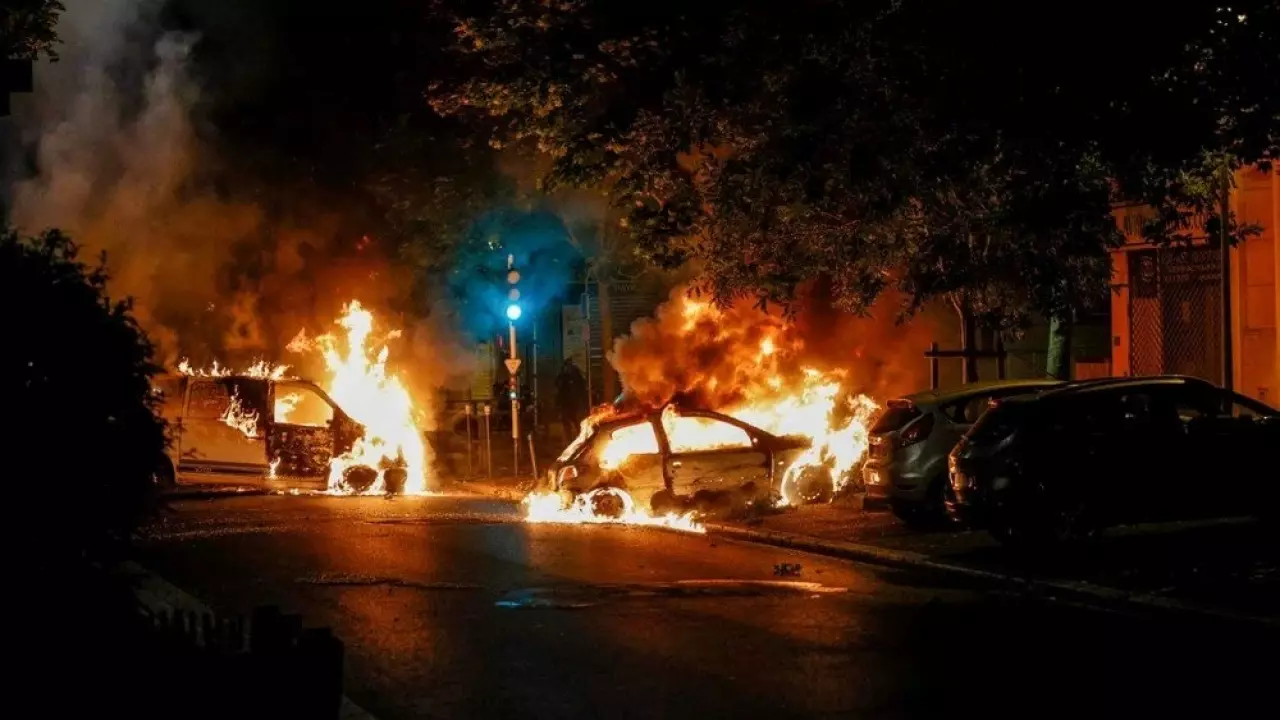 Fransa’da 17 yaşındaki gencin öldürülmesi sonrası protestolarda 150 kişi gözaltına alındı