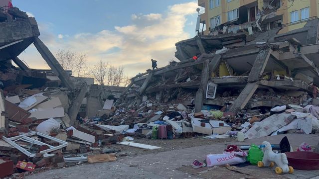 Adıyaman’da depremde yıkılan binalarla ilgili 49 kişi tutuklandı