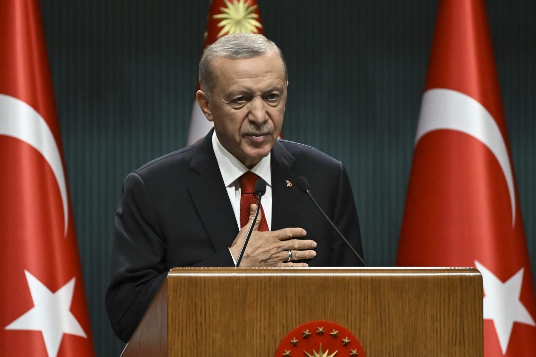 Erdoğan: “Kıbrıs Adası’nın kalıcı ve adil bir barışa kavuşması için elimizi taşın altına koymaktan çekinmeyiz. Ancak, karşımızdakilerin de sahadaki durumu kabullenmesi gerektiği açıktır.”