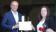Özuslu, mazbatasını aldı