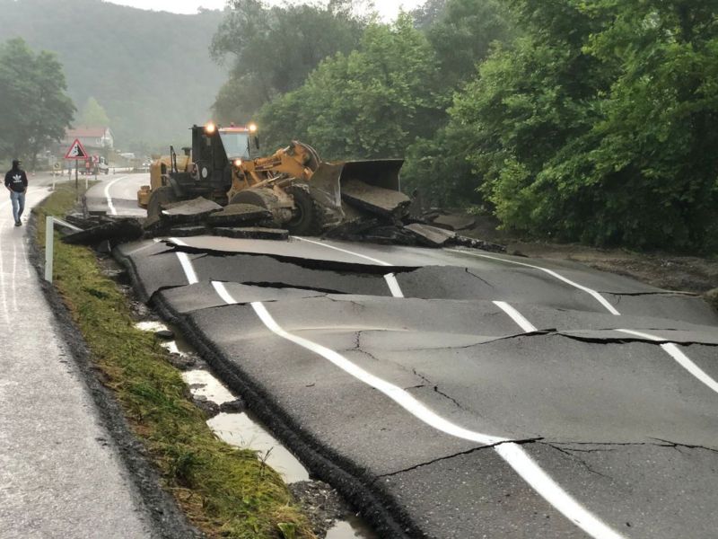 Türkiye’de heyelan nedeniyle TEM Otoyolu’nun Ankara-İstanbul güzergahı trafiğe kapatıldı