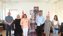 Kıbrıs Kadın Öyküleri Derneği “ Kadınlarımız 1” kitabını Başkan Uluçay’a takdim etti