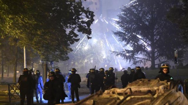 Fransa’daki protestolar dördüncü gününde: Yaklaşık 1000 kişi gözaltına alındı