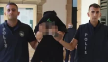 23 yaşındaki şahıs ailesine kızıp evdeki eşyaları zarar verdi
