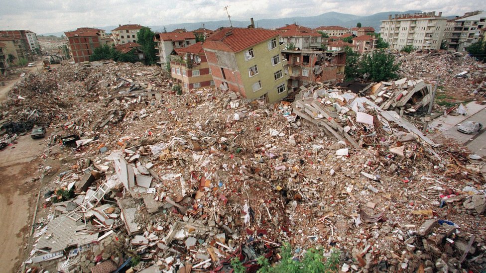 17 Ağustos 1999 Marmara Depremi’nde hayatını kaybedenler anıldı