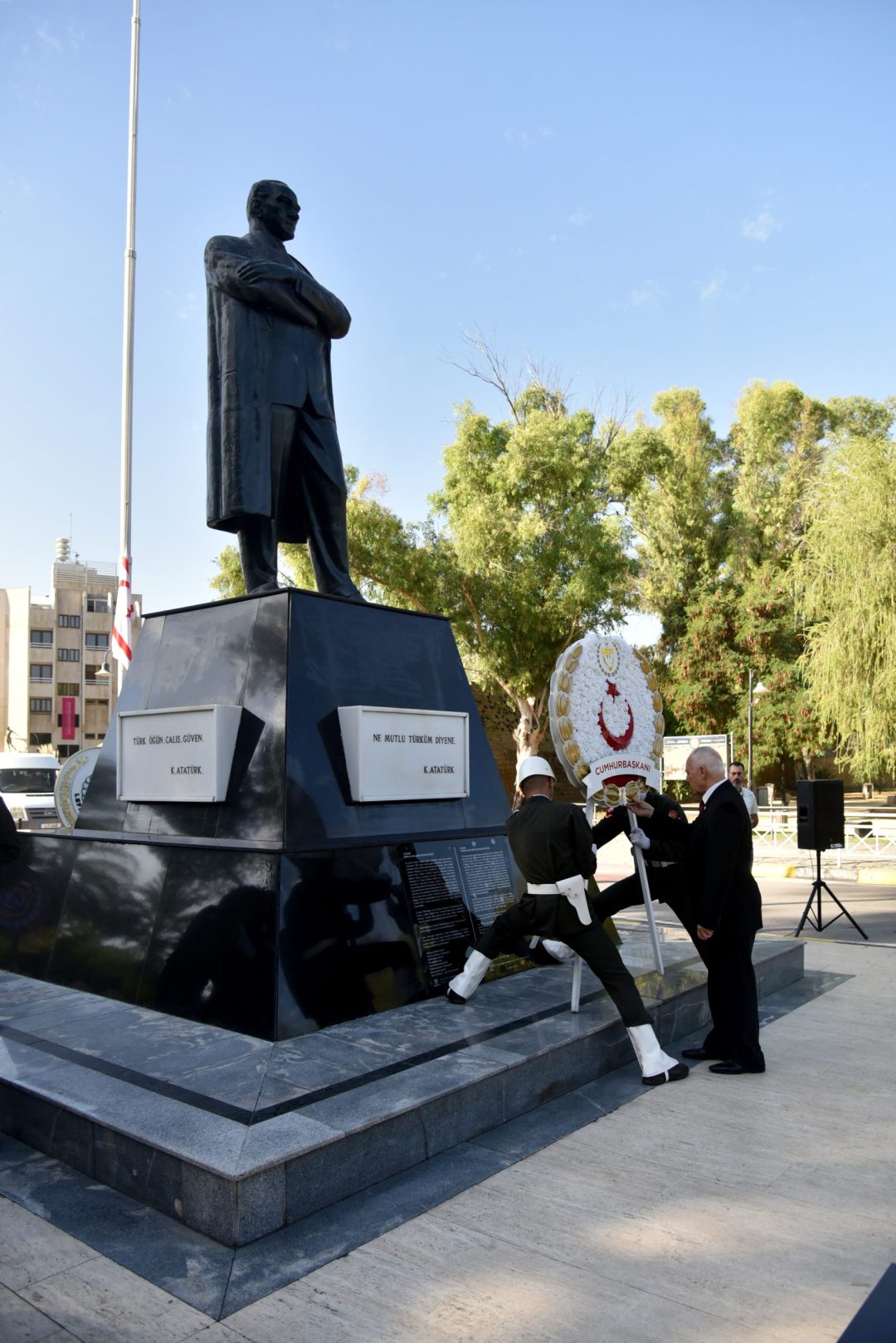 Gaziler Günü dolayısıyla Atatürk Anıtı’nda tören düzenlendi