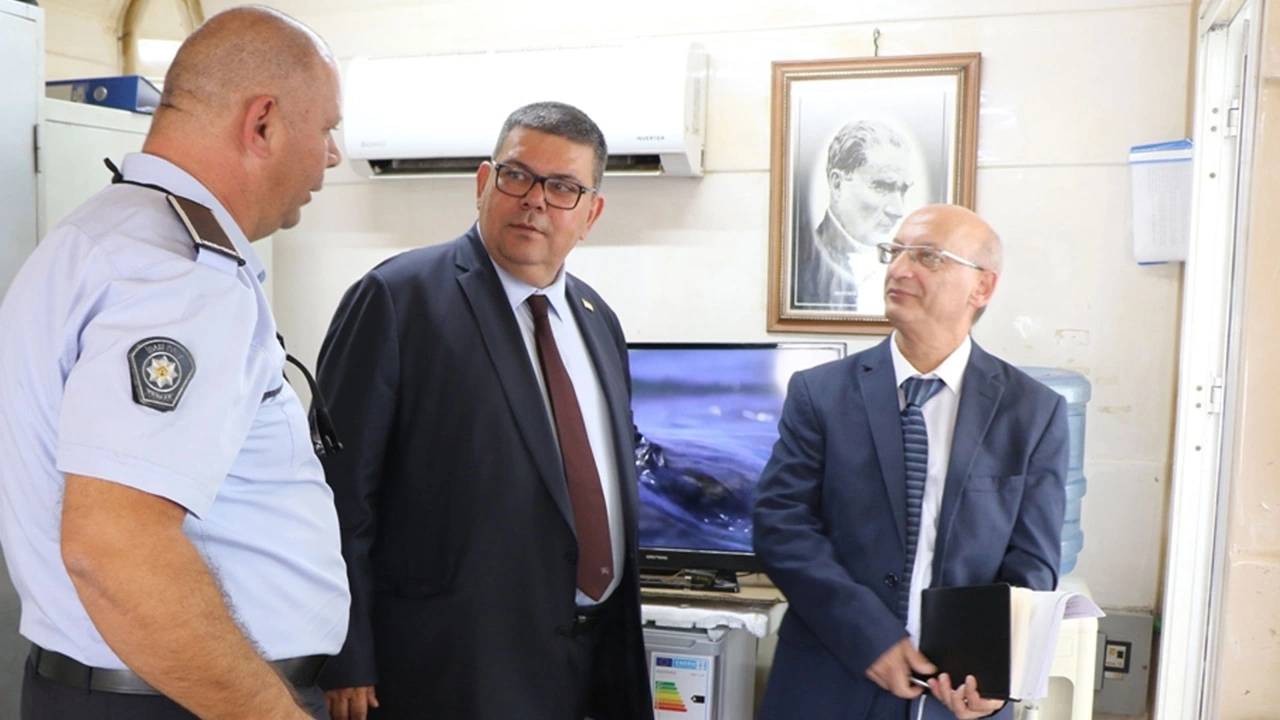 Berova, Metehan Sınır Kapısı’nda personelle bir araya geldi