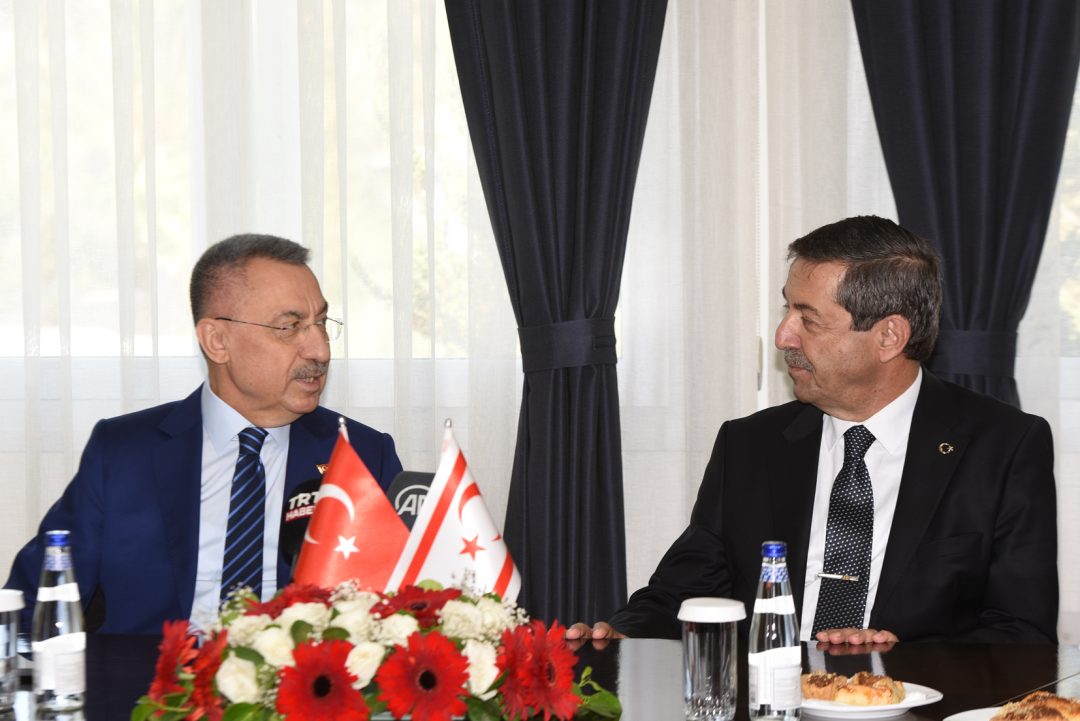 Tahsin Ertuğruloğlu, TBMM Dışişleri Komisyonu heyeti ile görüştü