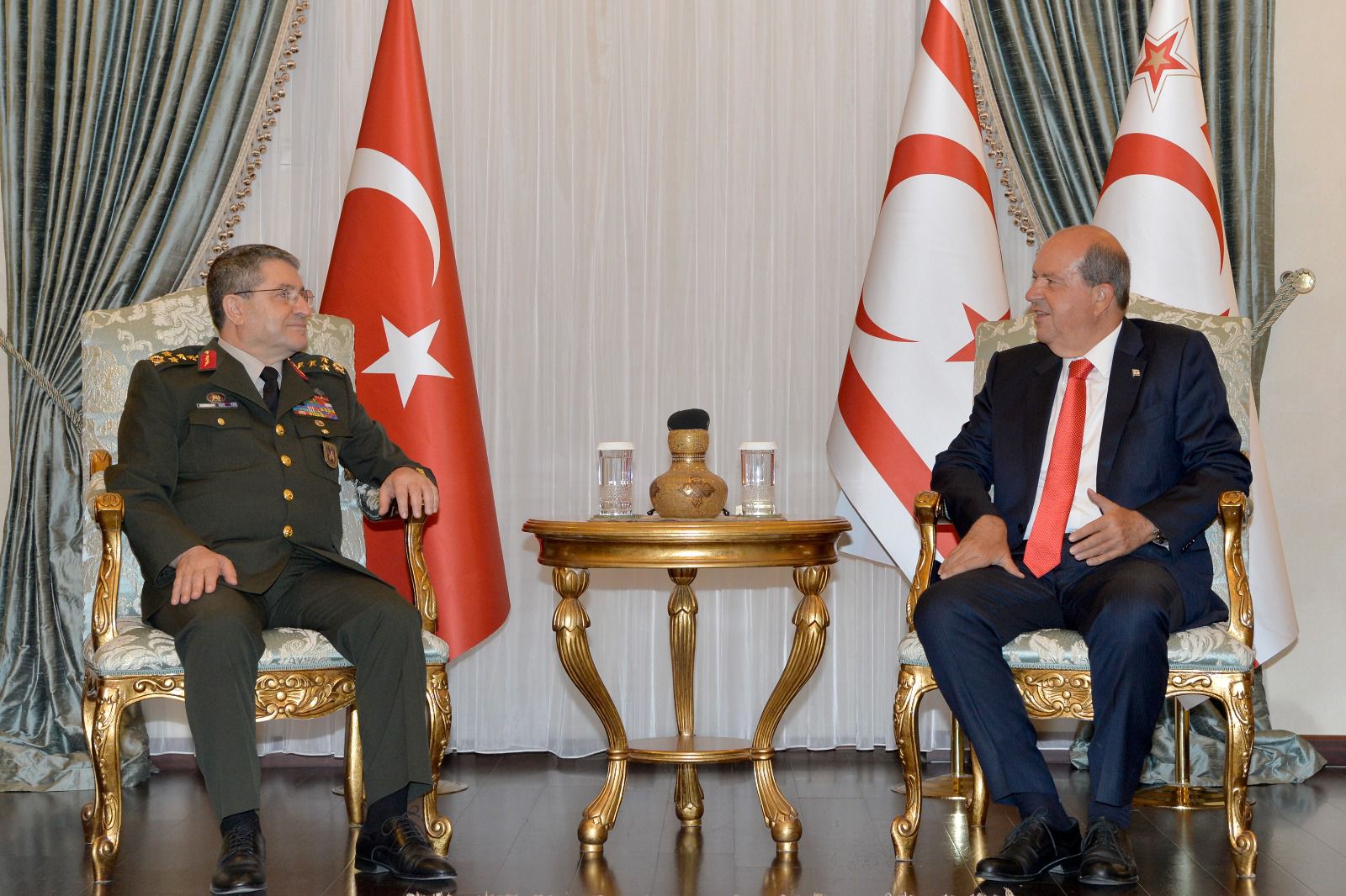 Bayraktaroğlu: Kıbrıs’ta Türk bayrağı dalgalanmaya devam edecek