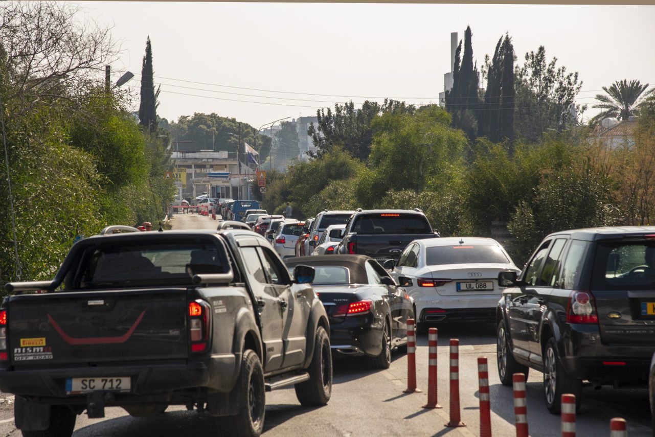 Geçiş kapılarındaki yoğunluğun azaltılması için tedbir alınması gündemde