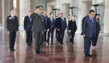 Maliye Bakanı Özdemir Berova, Anıtkabir’i ziyaret etti