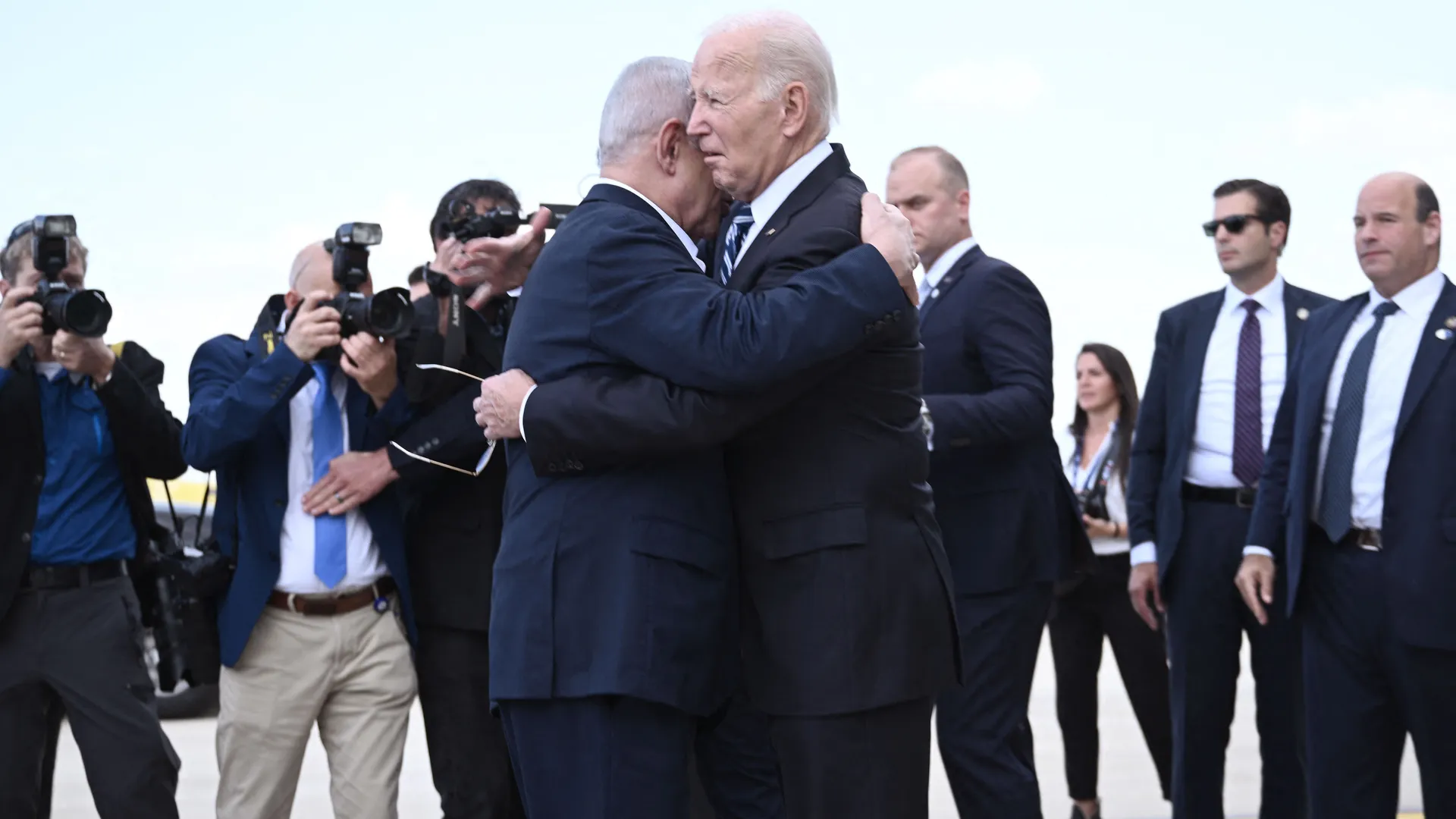 Biden, Gazze ve Batı Şeria’da kullanılmak üzere 100 milyon dolarlık insani yardım yapacağını duyurdu