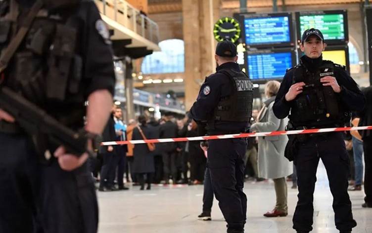 Fransa’da 6 havalimanı bomba ihbarı nedeniyle tahliye edildi
