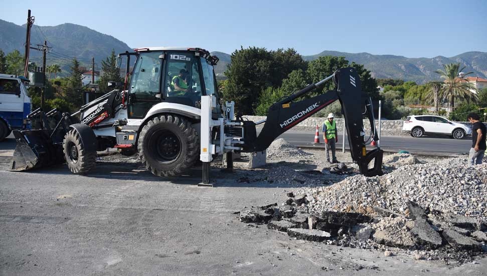 Başbakan Üstel: Halkın yolda güven ve konfor içinde seyahat etmesi sağlanacak