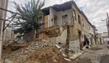 Lefkoşa’da bina çöktü