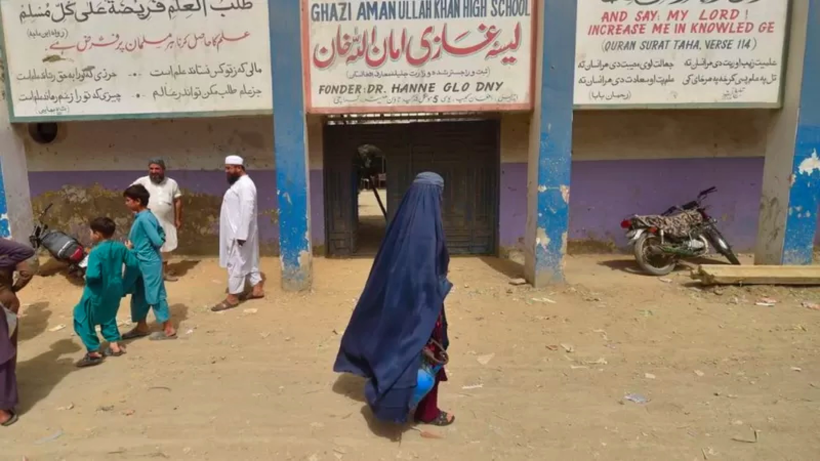 Pakistan, 1,7 milyonu bulan Afgan sığınmacının ülkeyi terk etmesini istedi
