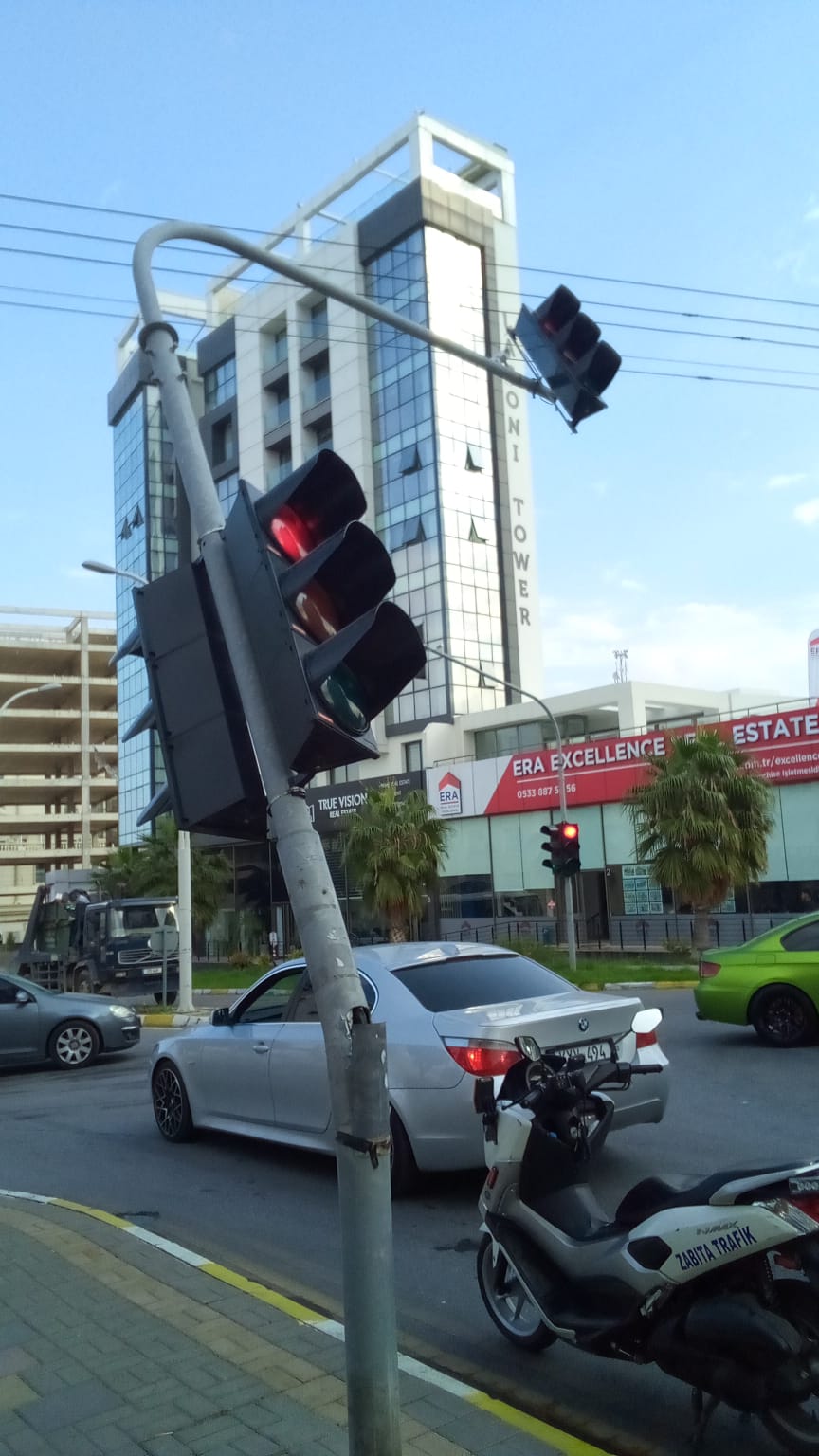 Girne’de Dr. Fazıl Küçük Caddesi üzerindeki trafik sinyalizasyon sistemi kapatıldı
