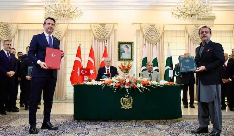 turkiye-pakistan-enerji-is-birligi-bakan-bayraktar-petrol-ve-gaz-anlasmasini-duyurdu.jpg