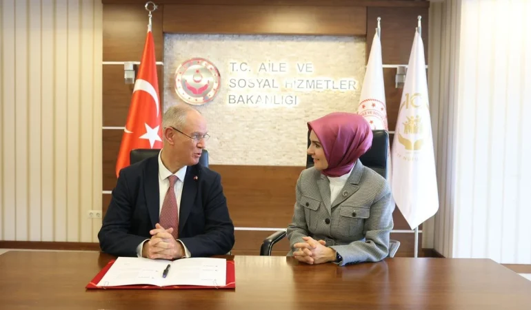hasipoglu-dijital-dunyada-cocuk-haklari-sozlesmesini-imzaladi.jpeg