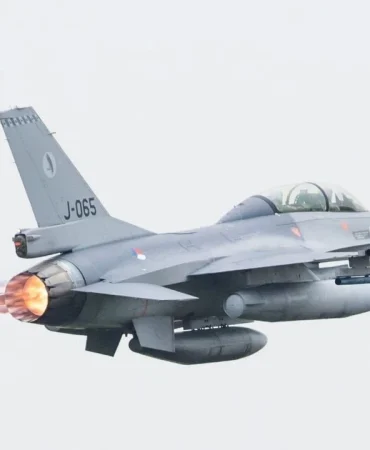 17726158680861762261178611-holland-f-16.jpg