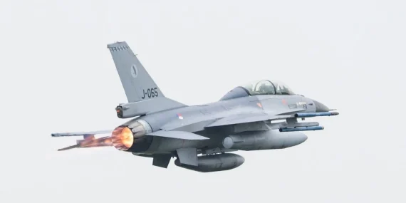 17726158680861762261178611-holland-f-16.jpg