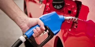 depositphotos-72421213-stock-photo-man-using-blue-gasoline-nozzle.jpg