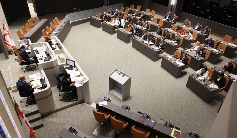 kozmetik-urunleri-degisiklik-yasa-tasarisi-meclisten-gectigenel-kurul-bugunku-calismalarini-tamamlad.webp