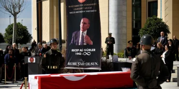 recep-ali-gurler-son-yolculuguna-ugurlaniyorgurler-icin-cumhuriyet-meclisinde-toren-duzenlendi.jpg