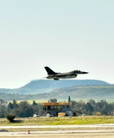 turkiyenin-kktcye-gonderdigi-f-16lar-ercana-ulasti.jpeg