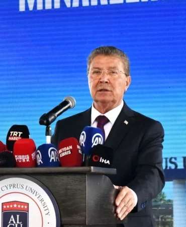 ustel-altinbas-kibris-universitesi-temel-atma-toreninde-konustu.JPG