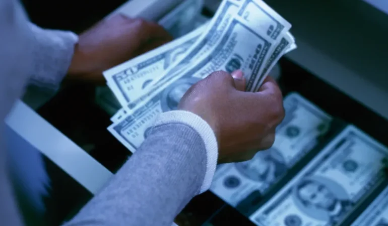 2026-02-04-dolar-canva.webp.webp