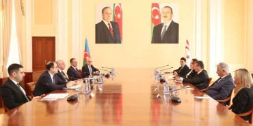 basbakan-ustel-bakude-azerbaycan-basbakani-asadov-ile-gorustu.jpg