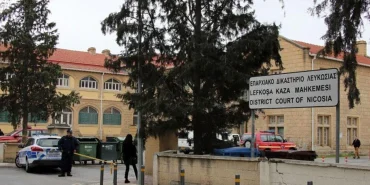 guney-kibrista-kadin-savci-mahkeme-salonunda-saldiriya-ugradi.jpg