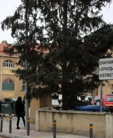 guney-kibrista-kadin-savci-mahkeme-salonunda-saldiriya-ugradi.jpg