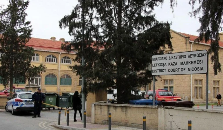 guney-kibrista-kadin-savci-mahkeme-salonunda-saldiriya-ugradi.jpg