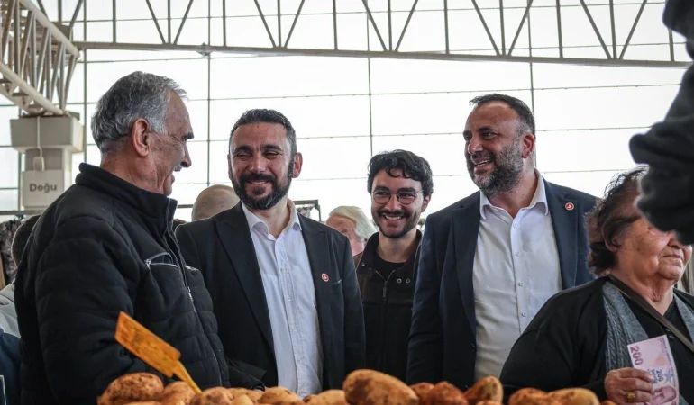 tdp-gazimagusada-acik-pazarda-esnaf-ve-vatandaslarla-bulustu.jpg